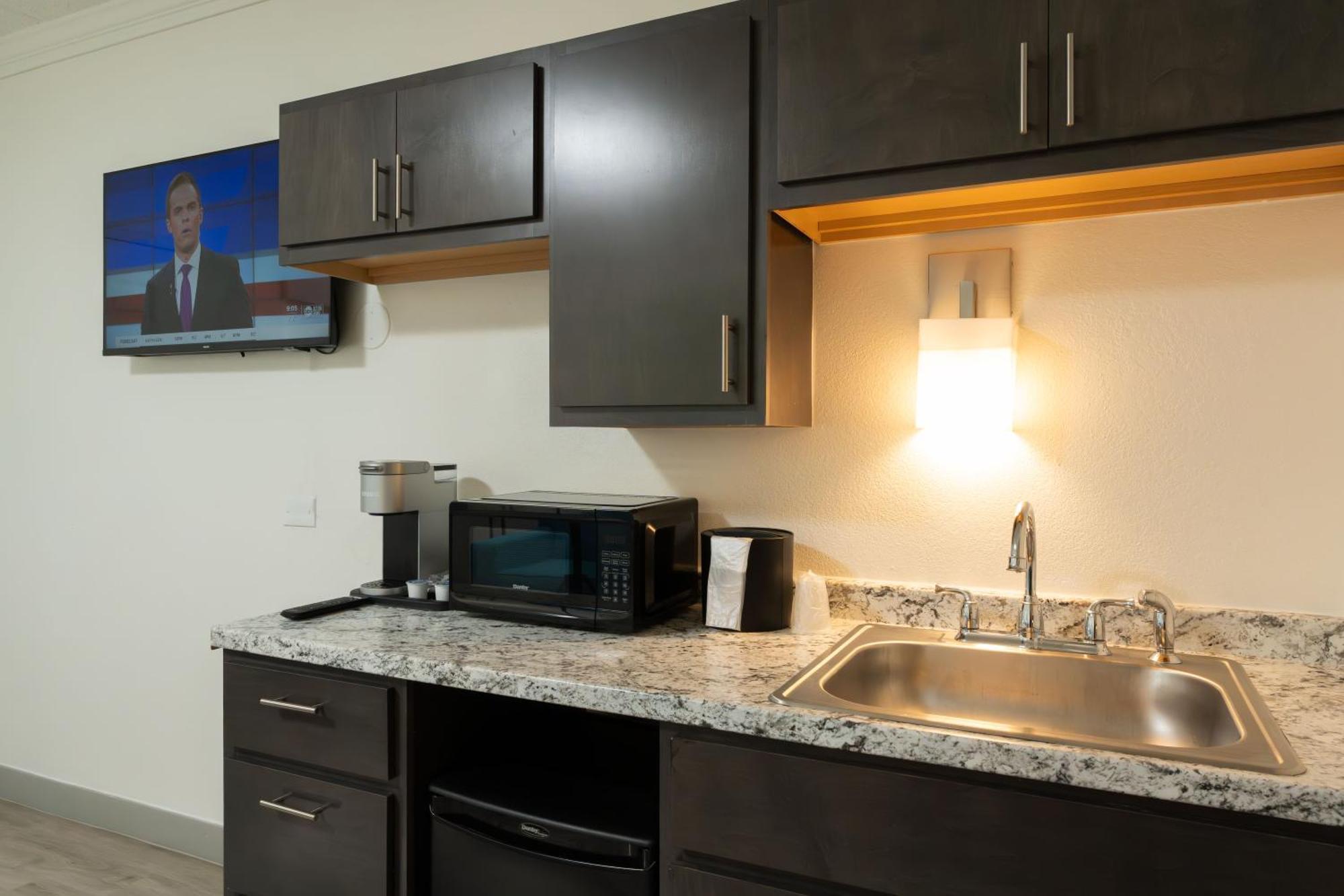 Oasis Bay Suites, Tampa, Busch Gardens, Usf Tampa