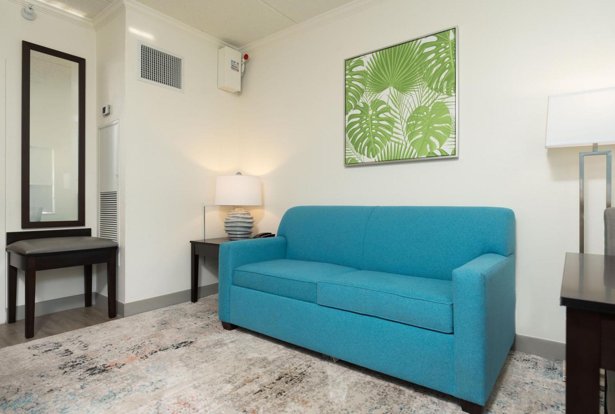 Hotel Oasis Bay Suites, Tampa, Busch Gardens, Usf